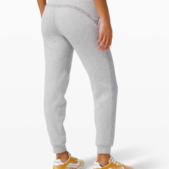 Lululemon Scuba Jogger *Sherpa Stripe Heathered Core Light Grey Size 4 - Picture 2 of 4